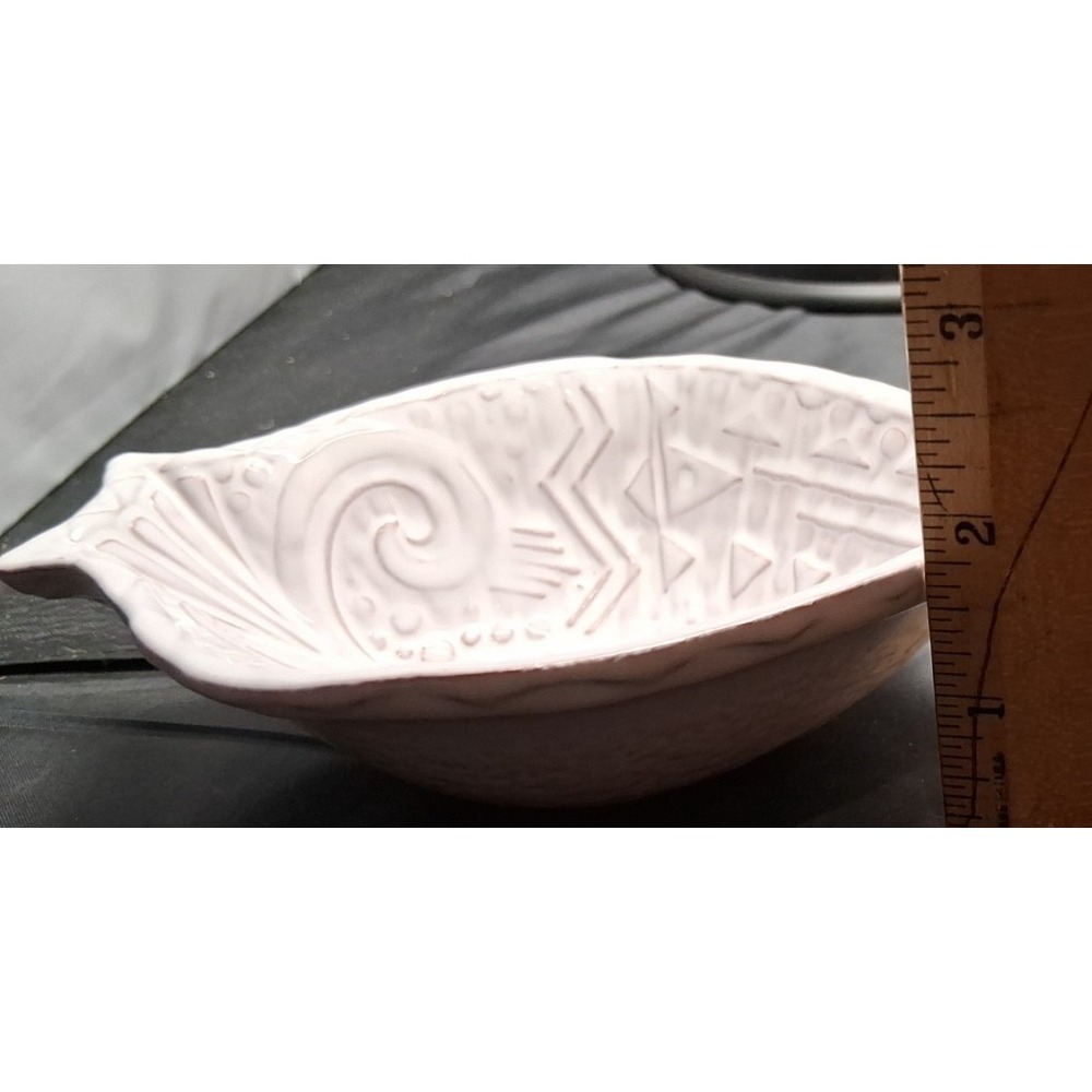 White ceramic dish with geometric and swirl patterns boat-shaped w/soap fish - Picture 6 of 11
